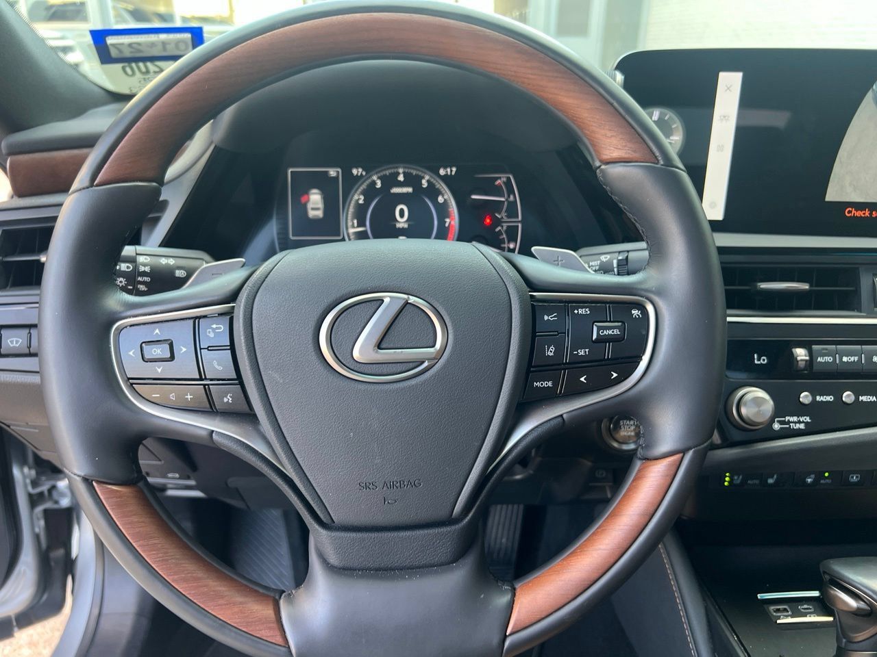 Used 2025 Lexus ES 350 Ultra Luxury w/ Accessory Package (Z2) FWD image 11