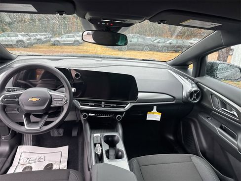 New 2026 Chevrolet Equinox EV LT image 28