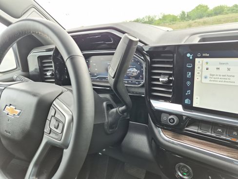 Used 2024 Chevrolet Silverado 1500 LT image 21