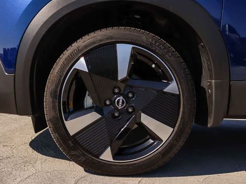 Used 2025 Nissan Kicks SR FWD image 11