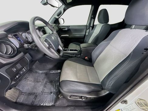 Certified 2020 Toyota Tacoma TRD Off-Road image 19