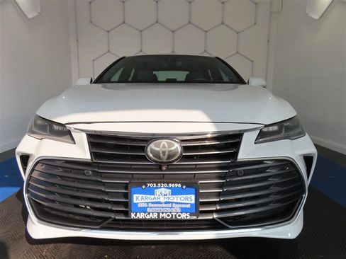 Used 2019 Toyota Avalon Limited w/ Advanced Safety Package FWD image 3