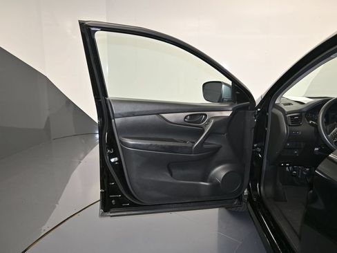 Used 2018 Nissan Rogue Sport S FWD image 10