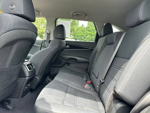 Used 2019 Kia Sorento AWD V6 image 31