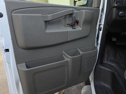 Used 2024 Chevrolet Express 2500 w/ Driver Convenience Package image 22