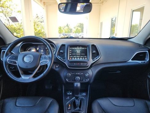 Used 2021 Jeep Cherokee Latitude Lux w/ Comfort/Convenience Group AWD/4WD image 19