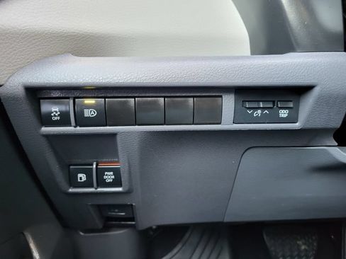 Used 2024 Toyota Sienna LE FWD image 22