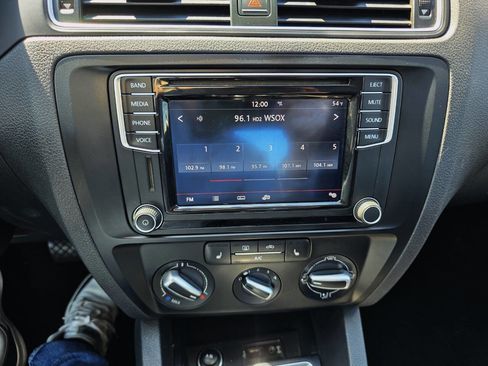 Used 2016 Volkswagen Jetta SE image 16