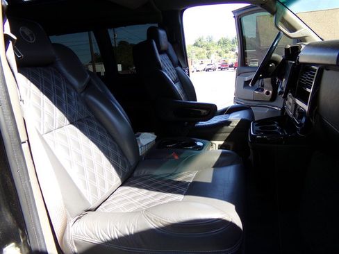 Used 2022 Chevrolet Express 2500 Extended RWD image 25