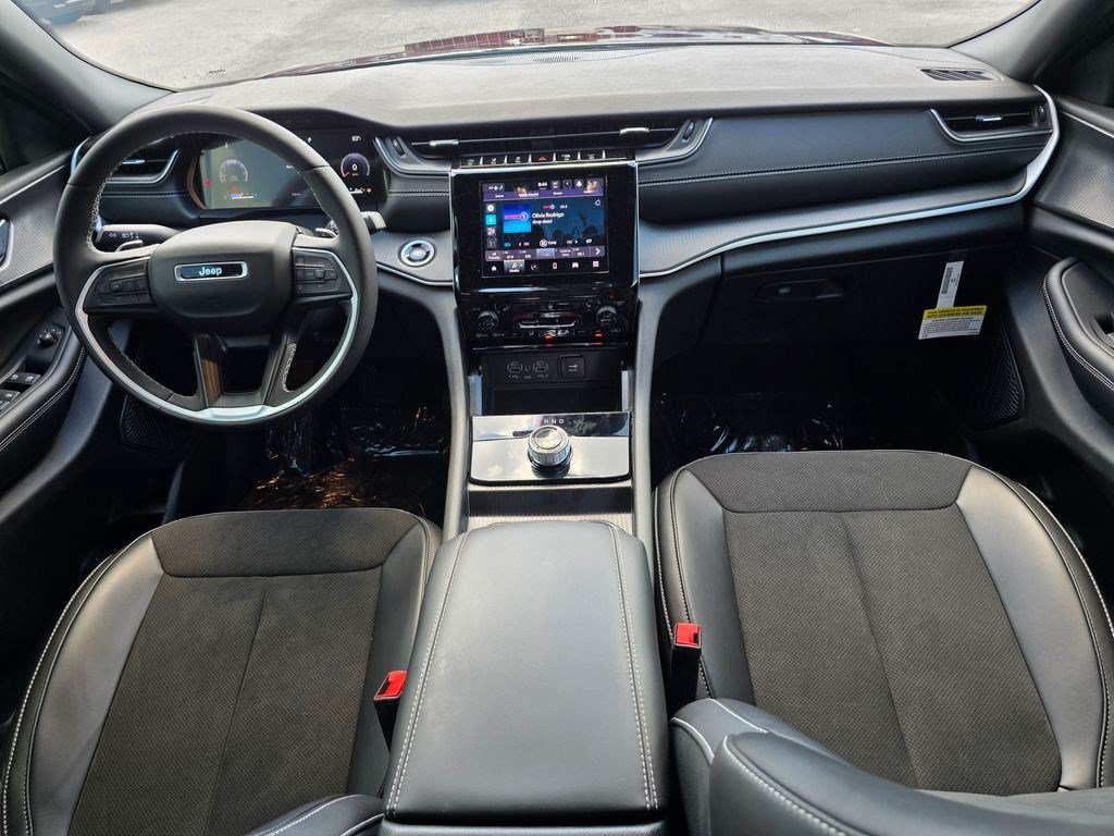 New 2025 Jeep Grand Cherokee Altitude RWD image 33