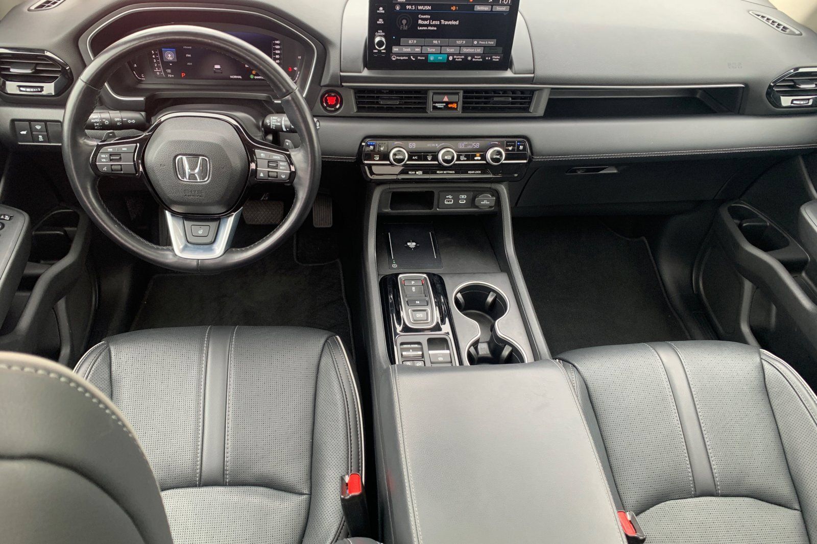 Used 2025 Honda Pilot Elite image 17