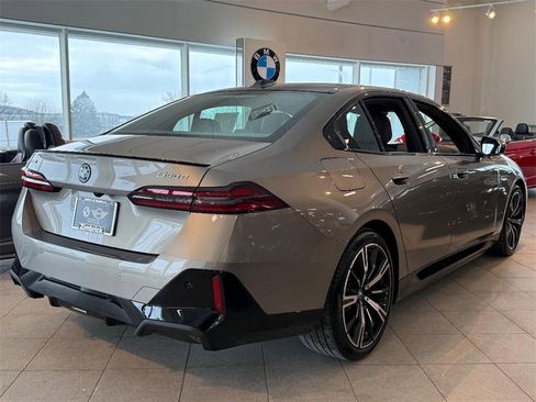 Used 2025 BMW 550e xDrive w/ Premium Package image 3