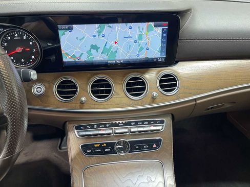 Used 2018 Mercedes-Benz E 400 4MATIC Sedan image 16