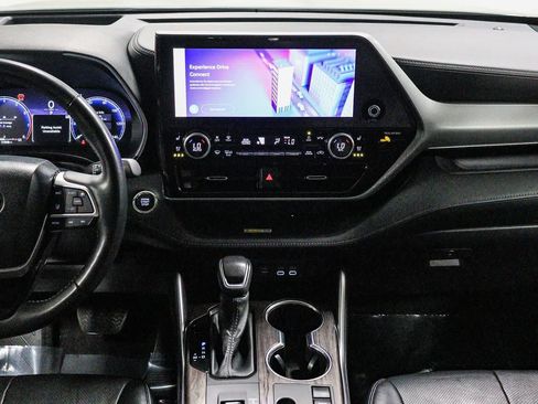Used 2023 Toyota Highlander Platinum FWD image 15