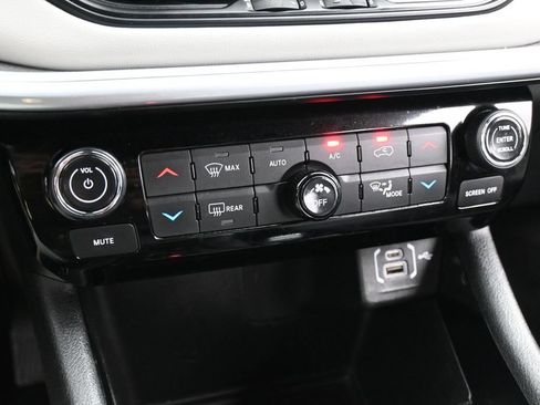 Used 2025 Jeep Compass Limited AWD/4WD image 20
