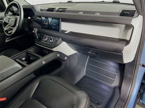 Used 2024 Land Rover Defender 110 S image 31