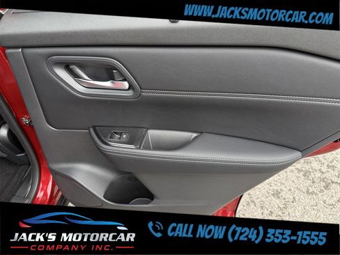 Used 2025 Nissan Rogue SV w/ SV Premium Package image 20