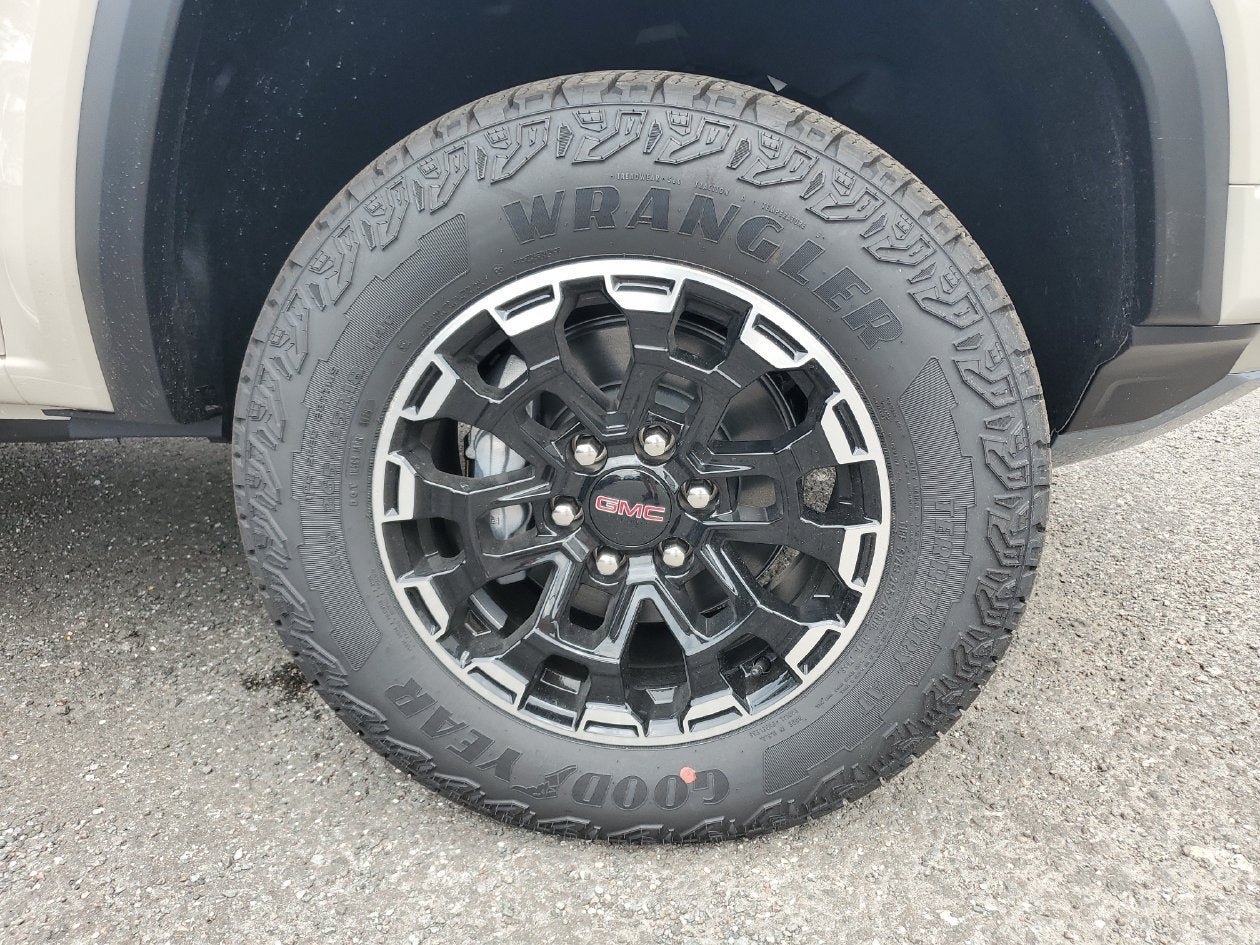 New 2026 GMC Canyon AT4 AWD/4WD image 6