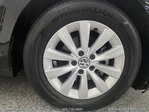 Used 2019 Volkswagen Beetle 2.0T FWD image 25