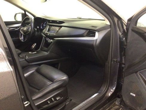 Used 2018 Cadillac XT5 Luxury w/ Driver Awareness Package AWD/4WD image 14