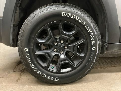 Used 2021 Jeep Cherokee Trailhawk w/ Sun & Sound Group image 30