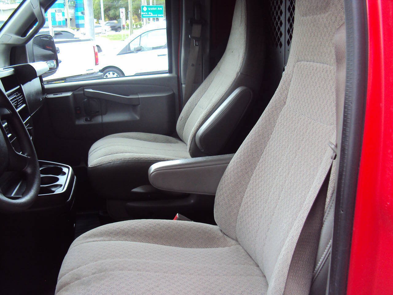 Used 2019 GMC Savana 2500 w/ Driver Convenience Package RWD image 7