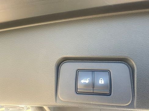 Certified 2025 Nissan Rogue SV FWD image 34