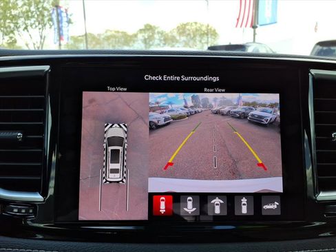 Used 2021 Chrysler Pacifica Limited w/ Uconnect Theater Family Group image 20