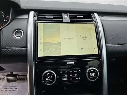 Certified 2024 Land Rover Discovery Dynamic SE image 13