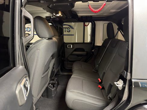 Used 2019 Jeep Wrangler Unlimited Sahara w/ Safety Group image 32