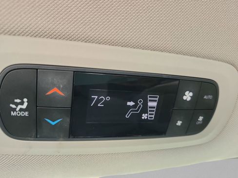 Used 2019 Chrysler Pacifica Touring-L image 23