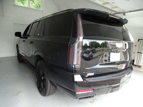 Certified 2025 Cadillac Escalade ESV Sport Platinum w/ LPO, ONYX Package AWD/4WD image 21