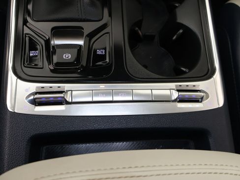 Used 2025 Kia Carnival SX FWD image 7