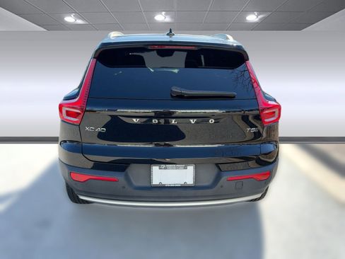 Certified 2022 Volvo XC40 T5 Momentum image 10