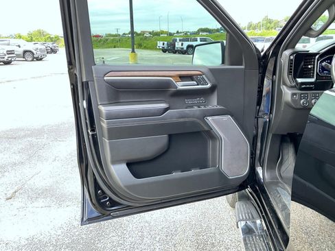 Used 2023 Chevrolet Silverado 1500 High Country w/ High Country Premium Package AWD/4WD image 9