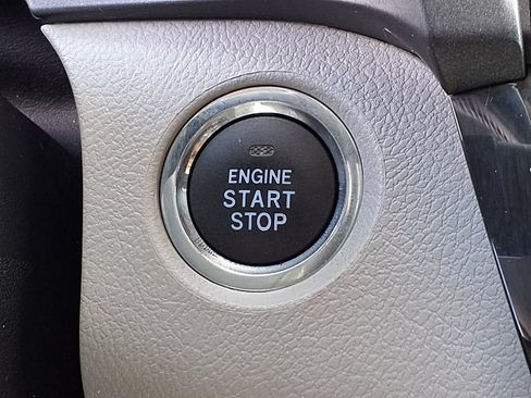Used 2019 Toyota Sienna XLE w/ XLE Navigation Package FWD image 9