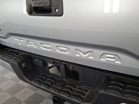 Certified 2023 Toyota Tacoma SR5 AWD/4WD image 23