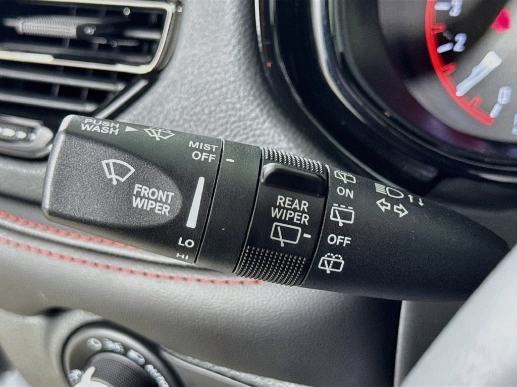 Used 2025 Dodge Durango GT RWD image 13