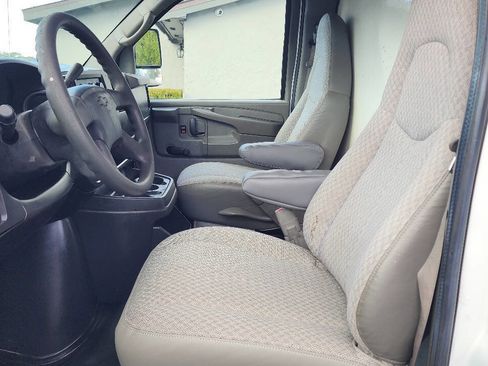 Used 2007 Chevrolet Express 3500 image 24