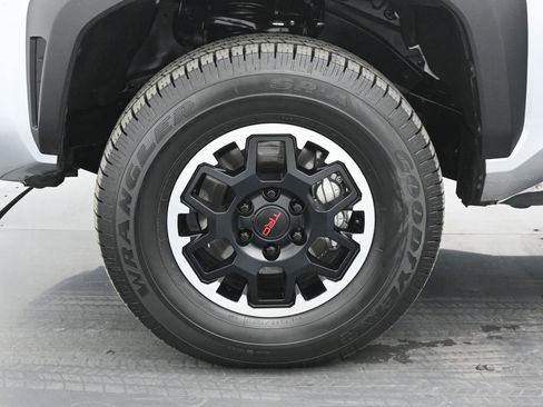 Used 2024 Toyota Tacoma TRD Off-Road image 22