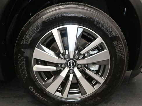 Used 2025 Nissan Pathfinder SL FWD image 17