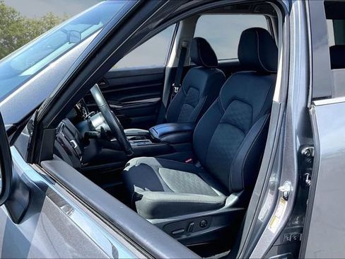 Certified 2024 Nissan Pathfinder SV FWD image 21