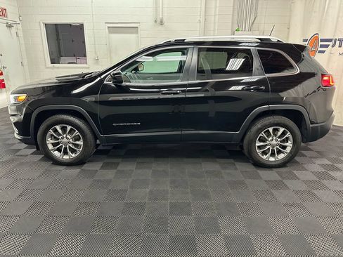 Used 2019 Jeep Cherokee Latitude Plus w/ Cold Weather Group AWD/4WD image 6
