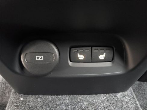 New 2026 Volvo XC40 B5 Plus w/ Protection Package Premier image 30