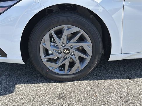 New 2026 Hyundai Elantra Blue image 11