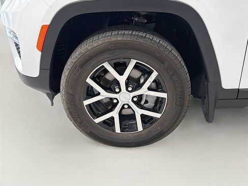 Used 2025 Jeep Grand Cherokee Limited w/ Trailer Tow Package image 26