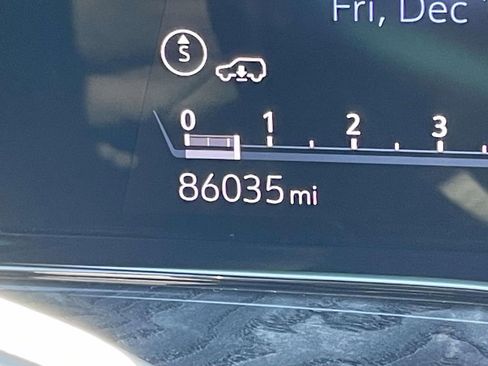 Used 2021 Cadillac Escalade ESV Premium Luxury w/ Driver Assist Tech Package image 27