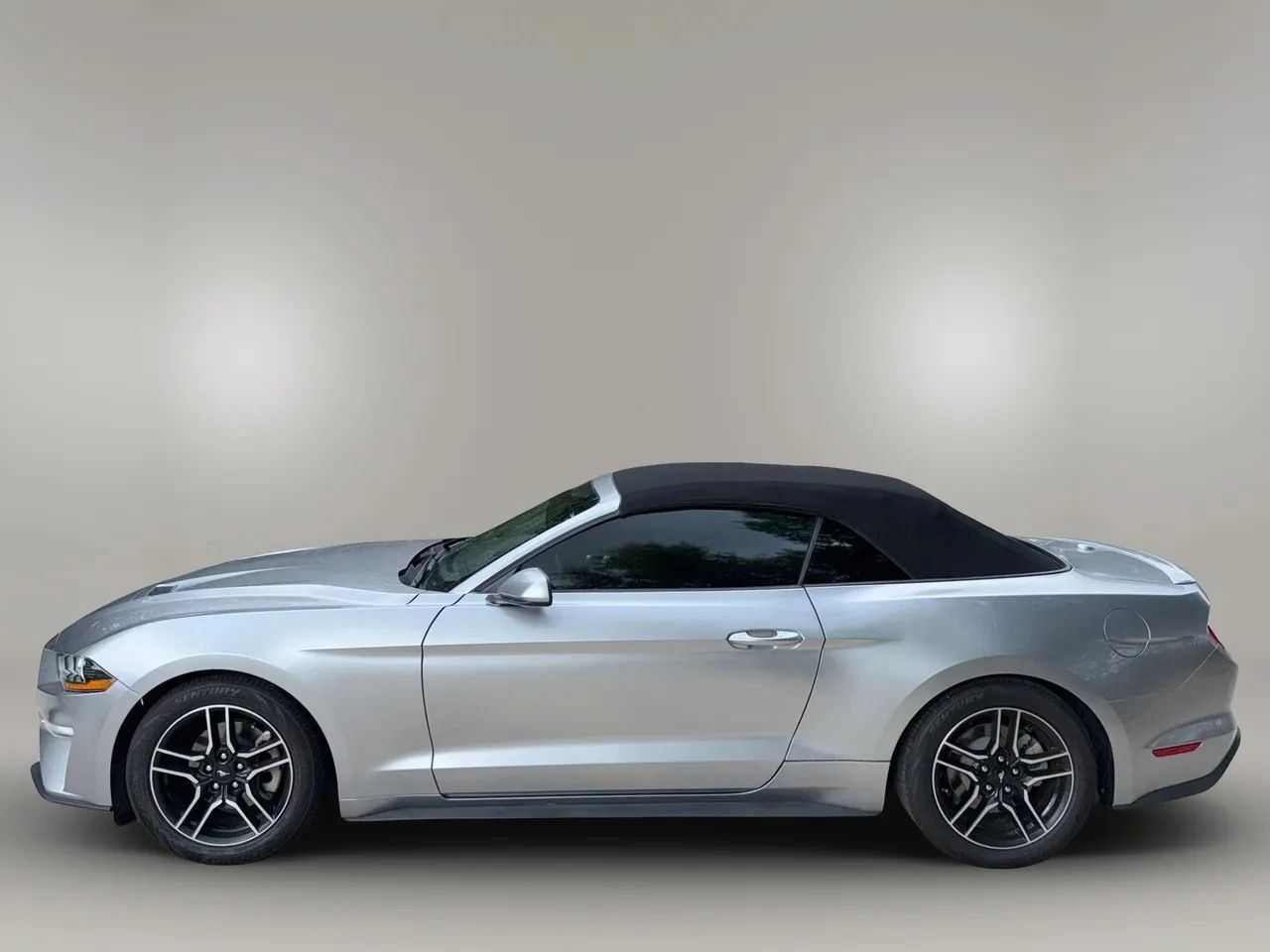 Used 2021 Ford Mustang Premium RWD image 5