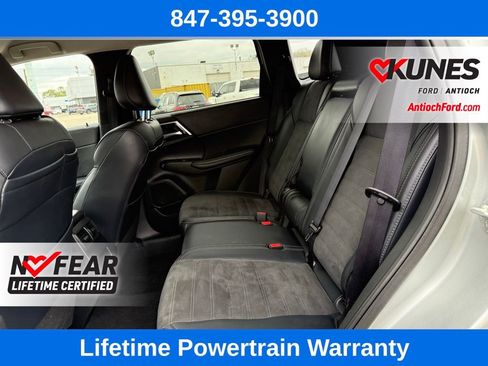 Used 2024 Mitsubishi Outlander SE image 28