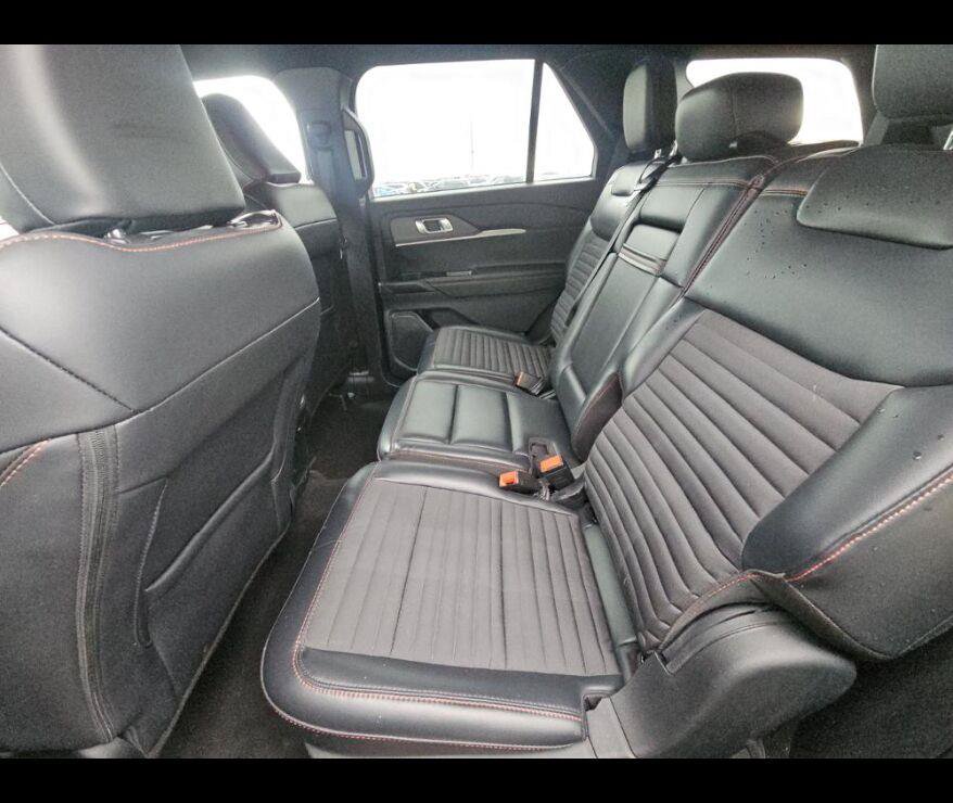 Used 2025 Ford Explorer ST-Line w/ ST-Line Street Pack AWD/4WD image 6